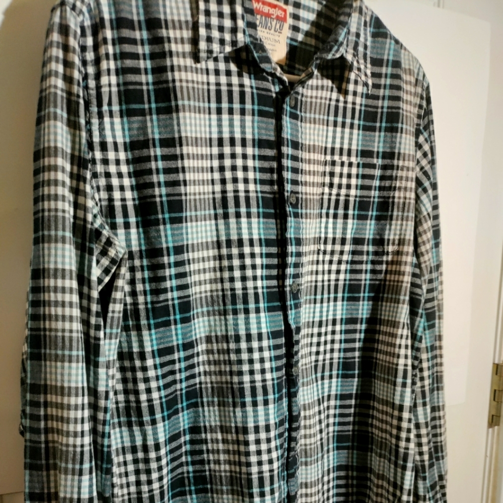 Men's Wrangler button up shirt